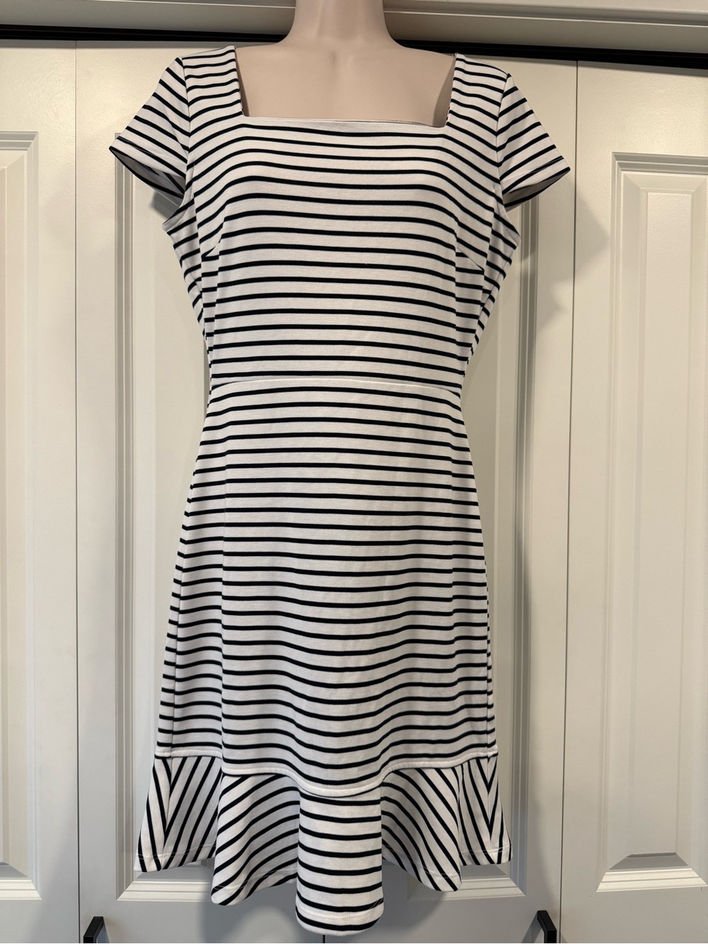 Banana Republic stripe ruffle hem dress 6